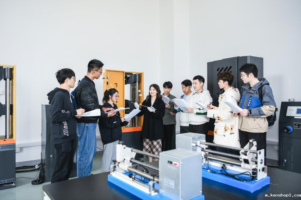 材料与土木工程学院-钢筋材料实验室